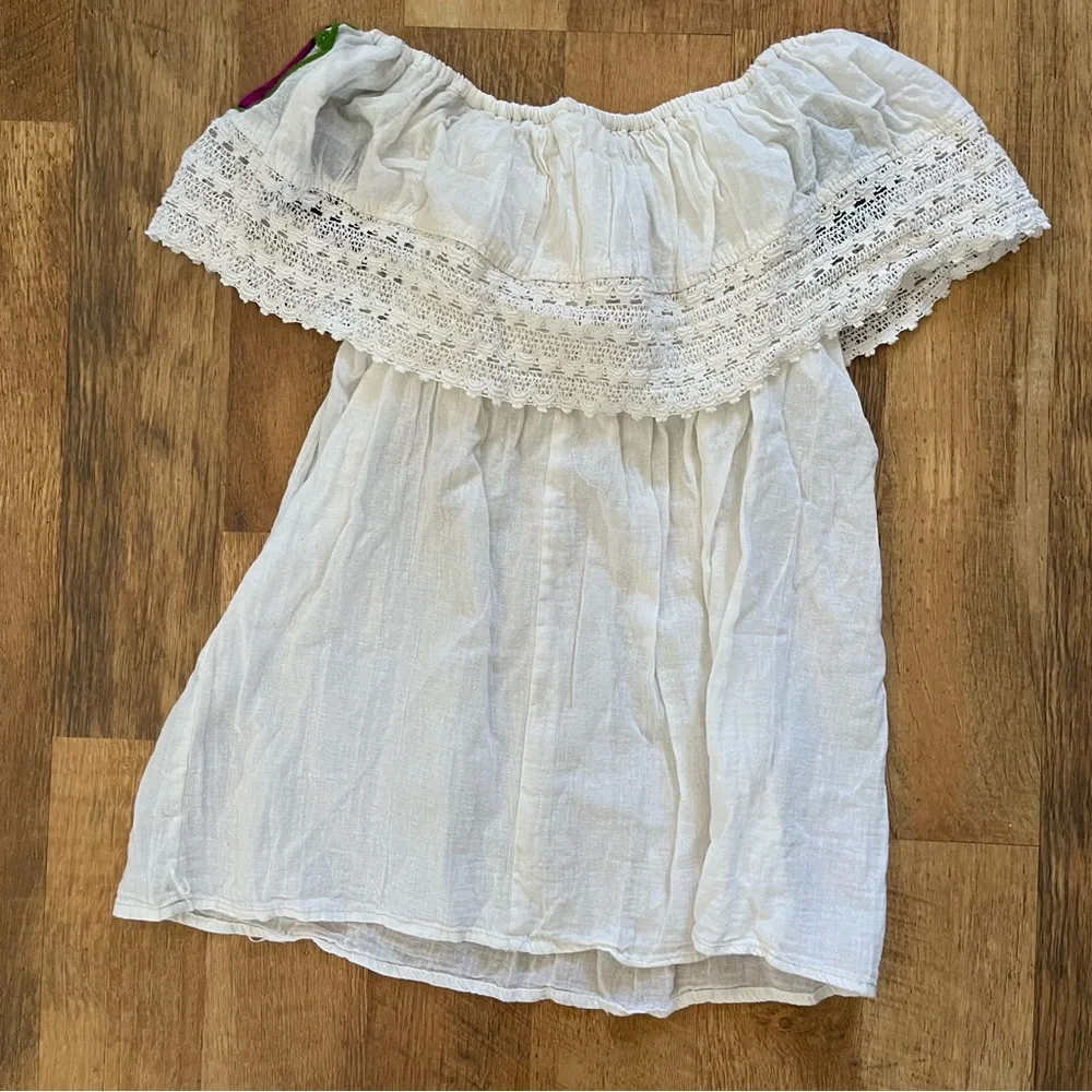 Mexican Handmade Embroidered Off or On Shoulder Top - Picture 2 of 6